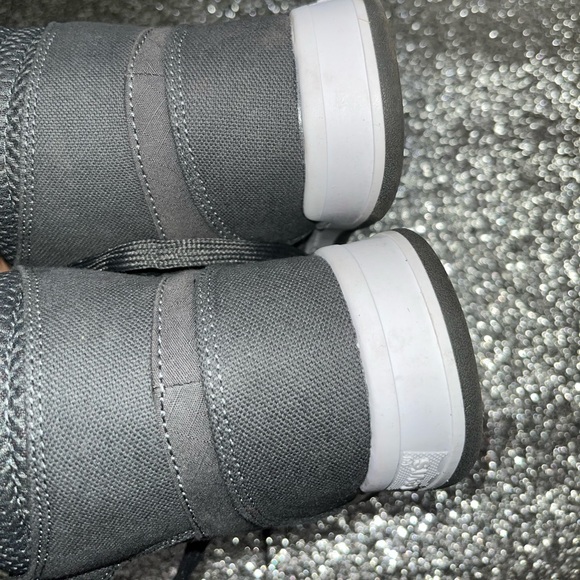 Women’s Levi Stratuss - Picture 10 of 15